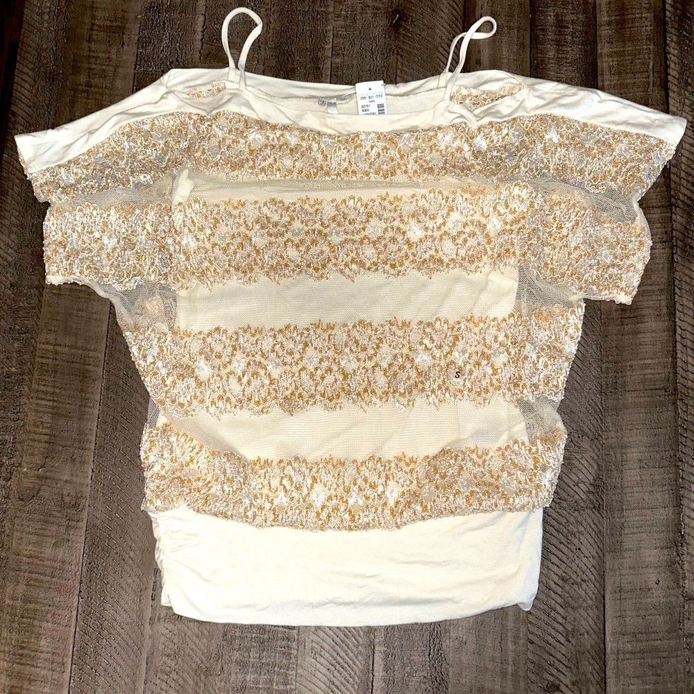 NWT Studio Y cold shoulder lace top